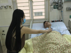 Sốc: Tuấn Hưng bất ngờ phải nhập viện thở oxi