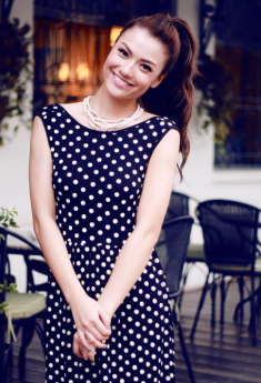 Soi nhà ‘đỏ rực’ của mẫu xinh Hồng Quế