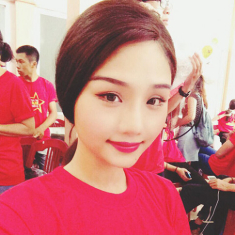 Thăm căn phòng ‘xì-tin’ màu hồng của Miu Lê