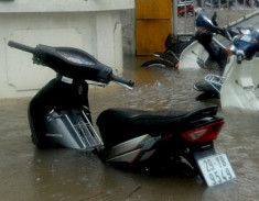  Xử lý xe máy sau ngập nước 