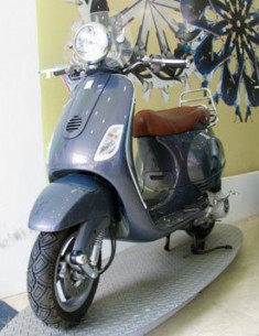  Vespa kỷ niệm 60 năm tuổi với LXV 