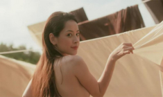 Chi Pu ra MV, fan chửi um xùm, nhưng lại vào bán... quần lót ké giá chỉ 18K một cái