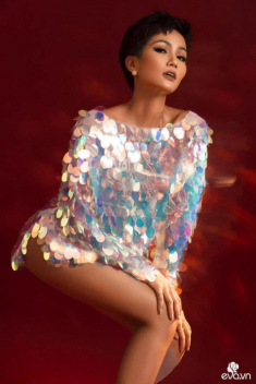 Cuộc chiến váy áo showbiz thêm căng thẳng khi H‘Hen Niê liên tục “đụng độ” với loạt mỹ nhân