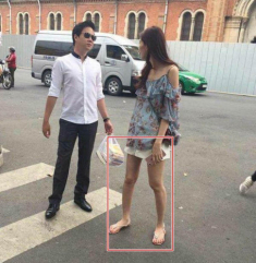 Đều có khuyết điểm ở chân nhưng không ai biết vì Phạm Hương, Thu Thảo mặc đồ rất khéo