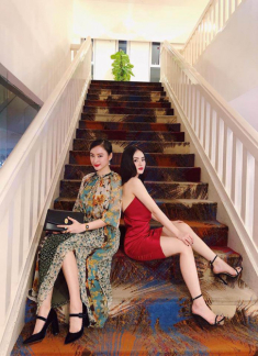 Diện váy hoa nhưng tham chi tiết, Angela Phương Trinh còn già hơn cả mẹ