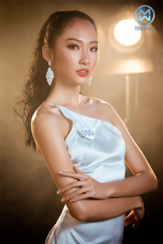 Diện váy lụa mỏng manh, những bông hoa của Miss World Việt Nam toả sáng rực rỡ