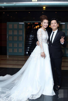 HOT: Nhã Phương sẽ mặc váy cưới xẻ đùi, che bụng khéo léo trong lễ cưới với Trường Giang