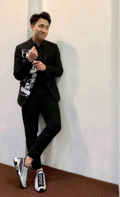 Không hổ danh là MC triệu đô, Trấn Thành mua 1 lúc 14 chiếc ghim cài áo hàng hiệu