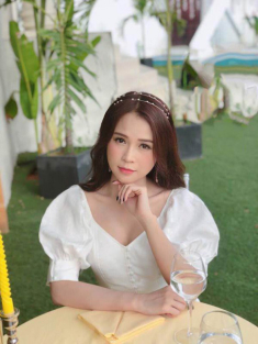 Kỳ lạ hot girl Sài Gòn có trong tay triệu đô la nhưng chán dùng hàng hiệu