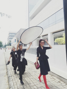 Là đệ nhất chân dài Việt Nam, nhưng Thanh Hằng lại chỉ mê mẩn dép lào