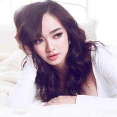 Mới ngày nào “Em chưa 18”, Kaity Nguyễn giờ gây sốc khi diện bikini cạp cao để làm chuyện này