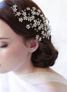 Ngẫu hứng với hoa – thời trang tóc cô dâu lên ngôi năm 2015