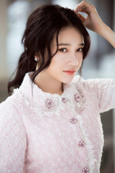 Nhã Phương bất ngờ khoe nhan sắc rạng rỡ, vòng hai thon gọn trước tin đồn bầu bí
