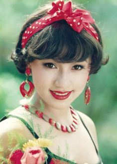 Nữ hoàng gợi cảm nhất thập niên 90: “Đàn ông thấy tôi hoang quá nên sợ mà chia tay“
