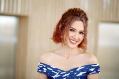 Siêu mẫu Anh Thư, Hà Kiều Anh đọ vẻ gợi cảm với váy trễ vai