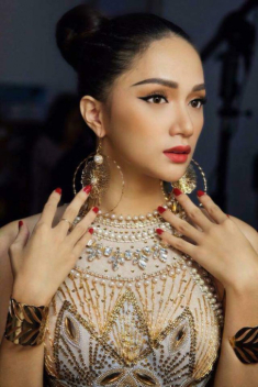 Trang phục dân tộc hoành tráng của Hương Giang tại Hoa hậu chuyển giới được hé lộ