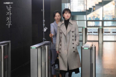 Từ trang phục đến phụ kiện đều đẹp xuất sắc, Song Hye Kyo đang đóng phim hay diễn thời trang?