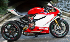 Siêu mẫu Ducati 1199 Panigale S với đồ chơi hàng trăm triệu