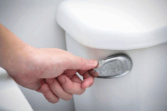 Sởn gai ốc khi biết những tác hại khủng khiếp của thói quen sai lầm trong nhà tắm