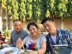 Sống ở Mỹ không thiếu thứ gì danh ca Hương Lan vẫn tự trồng rau, cứ nhìn vườn nhớ quê