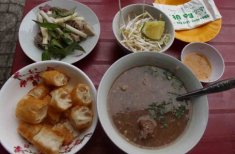 Bánh đúc, phở Lệ có thâm niên lâu đời, nổi tiếng ở Sài Gòn