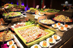 Bí mật bên trong các nhà hàng buffet không nhân viên nào dám hé lộ