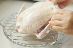 Cách làm gỏi gà với hành tây thơm ngon, thịt ngọt, the the của hành
