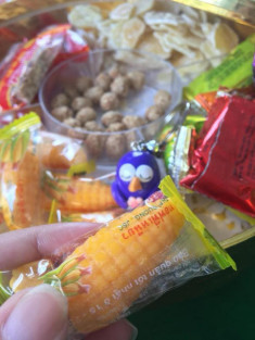 Cận Tết, dân mạng Việt rần rần khoe ảnh món ăn “huyền thoại”: Thấy kẹo bắp là… thấy Tết