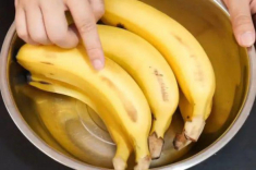 Con dâu đem gạo phủ lên chuối khiến mẹ chồng khó hiểu nhưng 1-2 ngày sau lại bất ngờ