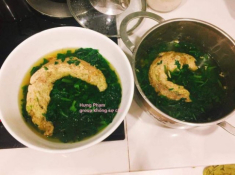 Đi làm về được vợ nấu cơm cho nhưng chồng “vừa ăn vừa chan nước mắt”, chỉ vì...