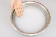 Đừng rửa thịt lợn trực tiếp với nước, nếu không càng rửa càng bẩn