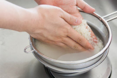Khi nấu cơm, chỉ cần thêm 2 thứ này đảm bảo cơm ngon, dẻo mà không bị dính