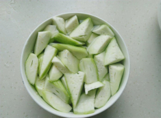 Khi xào mướp, thêm một bước này món ăn không bao giờ bị thâm đen