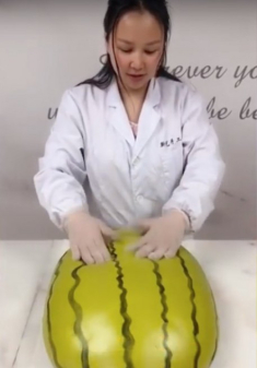 Không thể phân biệt nổi các loại bánh giống hệt trái cây thật của Trung Quốc