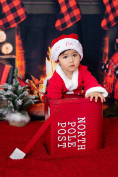 Lần đầu đón Giáng sinh, biểu cảm của con gái Hà Anh, Lam Trường khiến ai cũng bật cười