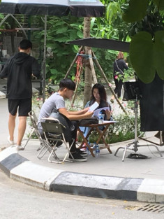 Lộ ảnh Hòa Minzy và hotboy Yoon Trần được cho đang quay MV “Rời bỏ 2” giữa tâm bão chỉ trích của dư luận