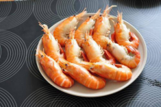 Luộc tôm, chỉ vì quên điều này, tôm bị dai khô không ngon