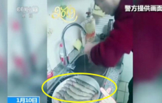 Mua cá về mổ còn quay clip khoe MXH, đôi vợ chồng hí hửng ăn thì cảnh sát gõ cửa