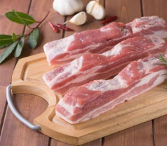 Thịt rang cháy cạnh ngon ngậy cùng hương vị đậm đà khó cưỡng