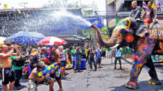 Trốn cái ‘nóng muốn bùng cháy’ của mùa hè cùng 8 lễ hội nước nổi tiếng trên thế giới