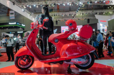Vespa 946 Red nổi bật tại triển lãm xe máy 2017