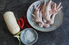 Vợ đảm làm chân gà rút xương ngâm chua ngọt vài tiếng là ăn được khiến ông xã mê mẩn