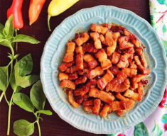 Vợ nấu bữa cơm chiều đơn giản nhưng vừa nếm thử chồng con đã khen hết lời