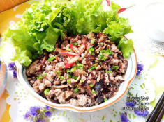 Vợ nấu cơm chiều ngon chồng con gắp mỏi tay vẫn thấy thèm