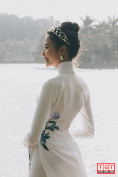 Á hậu Hoàng Thùy diện áo dài khoe dáng tại thắng cảnh Thanh Hóa