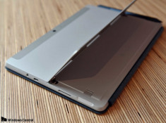 Microsoft tung tablet Surface mới để cạnh tranh với Apple