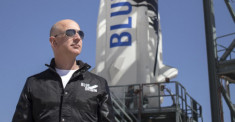 Người giàu nhất thế giới Jeff Bezos tiết lộ cách mình xài tiền