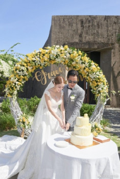 Tài tử TVB Trịnh Gia Dĩnh hôn say đắm hoa hậu Hong Kong trong đám cưới cổ tích