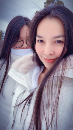 18 năm làm mẹ đơn thân, nữ ca sĩ này vẫn tươi trẻ khoe ảnh nude gây sốt dân mạng