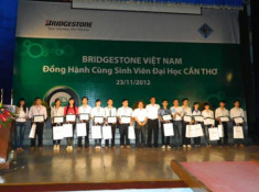  Bridgestone Việt Nam trao tặng 30 suất học bổng 